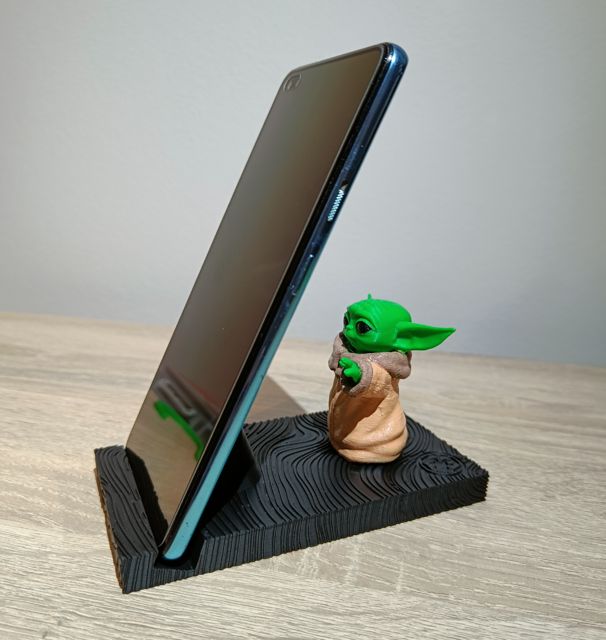 Suporte baby yoda de celular - beskar edition